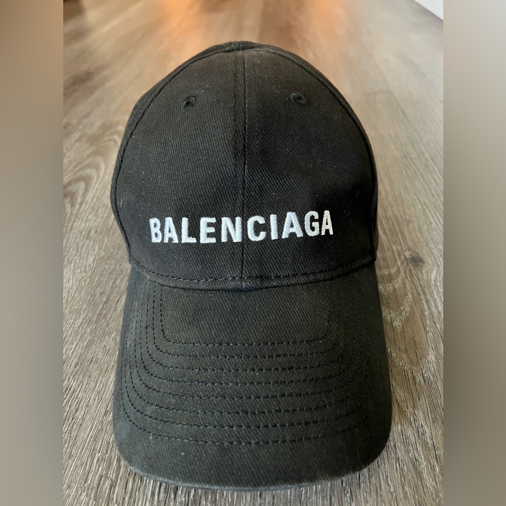 BALENCIAGA cap in black/white